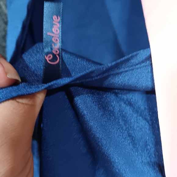 Gorgeous blue blouse with pink accents by cocolove size Large - Picture 4 of 4